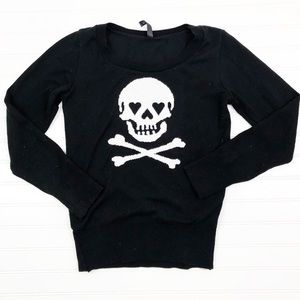 Black Skull Pullover